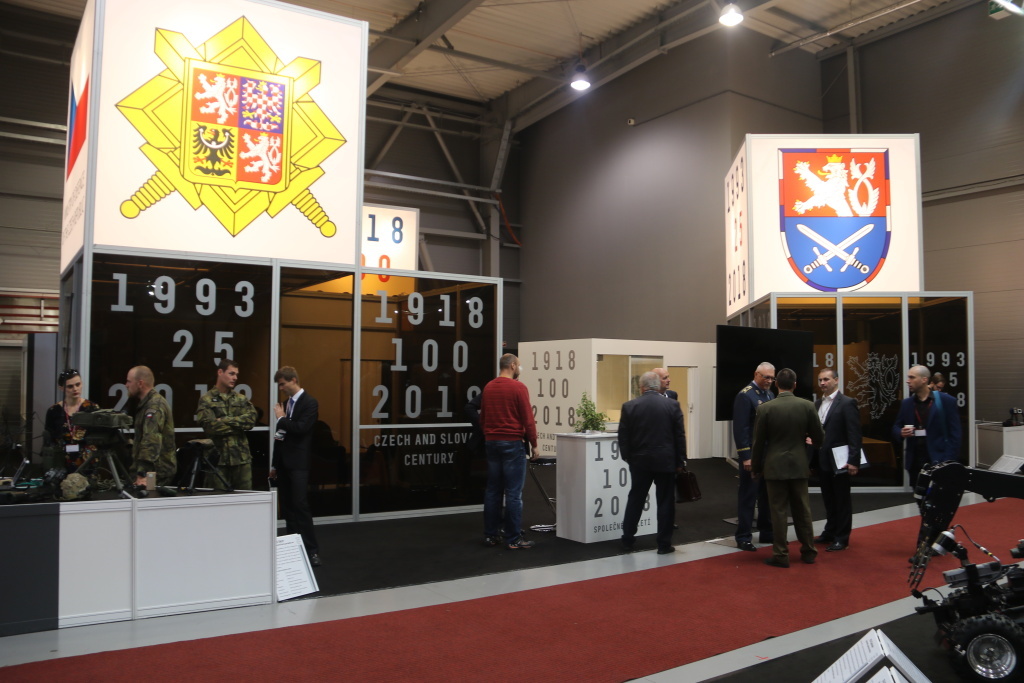 Stánek expozice MO se nesl v duchu stoletých oslav (1)