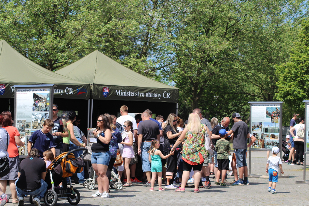 Stánek POKOS v obležení