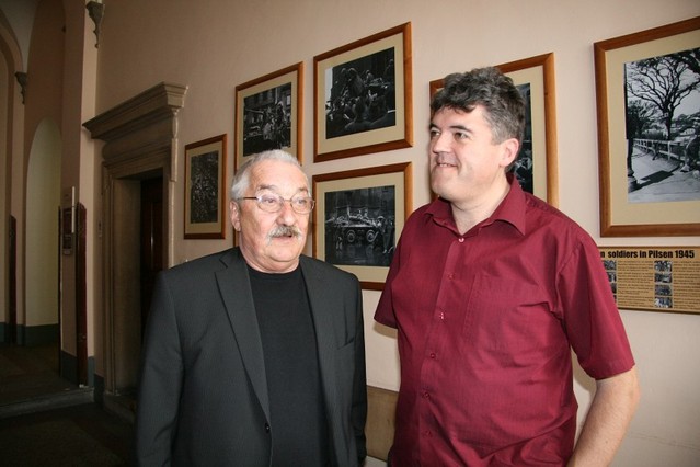 Starosta obce Hrádek u Rokycan Miroslav Perlík (vlevo) a starosta obce Mirošov Vlastimil Sýkora