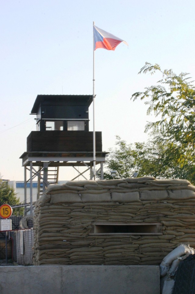 Strážní vež + opevnění