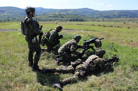 Střelba z granátometu AGS-17 při denních střelbách