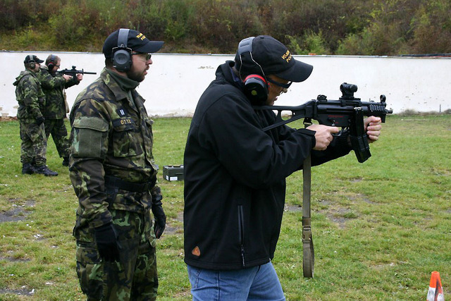 Střelba ze samopalu HK MP5 PDW