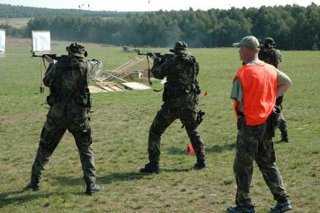 Čeští piloti se kvůli Afghánistánu učí střílet jako v Izraeli