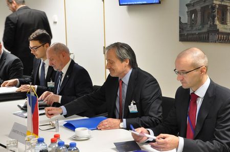 Český ministr se na zasedání ministrů obrany V4, které se konalo na okraj zasedání Rady pro zahraniční věci EU