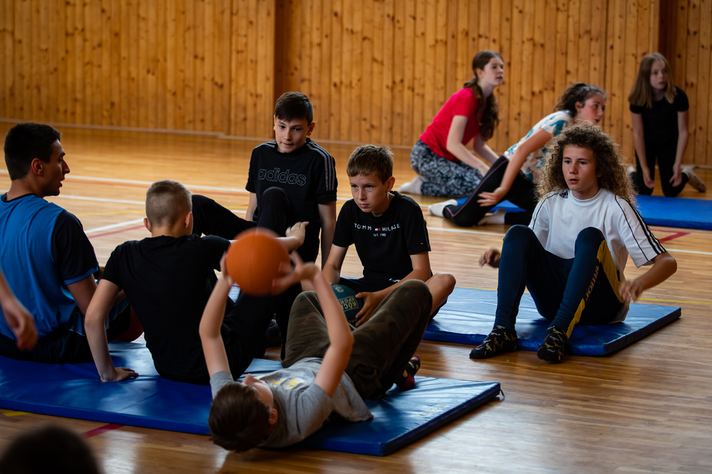 Studenti prověřili svoji fyzickou zdatnost s vojáky