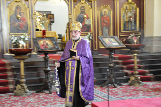Panychidu vedl ThDr. Jaroslav Šuvarský, metropolitní protopresbyter a kněz české pravoslavené církve