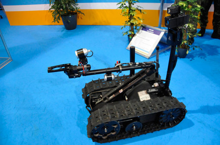 TALON, jeden ze čtyř robotů, které českým pyrotechnikům darovali Američané