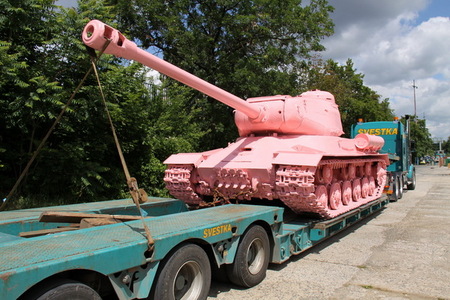 Tank se vrací na Smíchov – ale do přístaviště