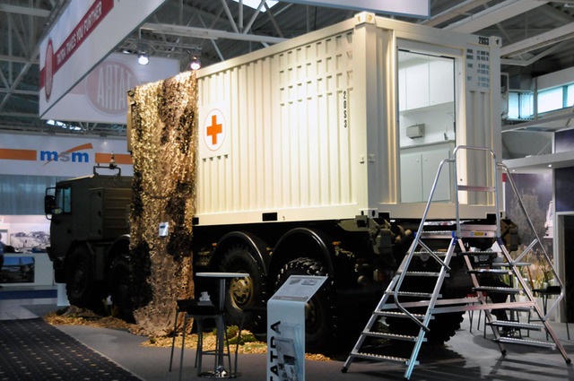 Na podvozku vozidla Tatra je kontejner, který využívají vojenští zdravotníci