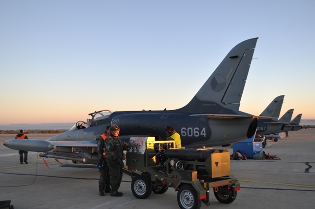 Technické práce na alce před prvním letem