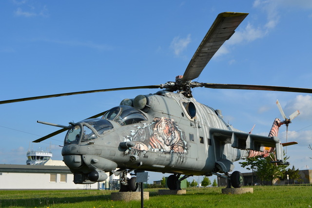 Vrtulníkové letectvo pak zastupují exponáty typu Mi-2 či slavný Mi-24 v tygří kamufláži, za niž čeští piloti získali první cenu při setkání tygřích letek „NATO Tiger Meet“ v roce 2004.