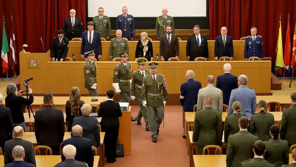 Češi se při Pražském povstání postavili proti zlu. Barbarské válečné činy ale nezmizely, zaznělo na setkání s pamětníky