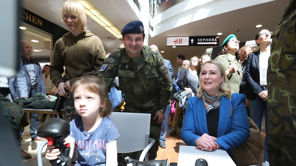 Pražský Army den nadchl veřejnost