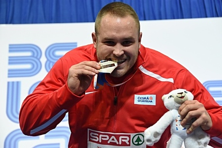 Tomáš Staněk slaví první stříbro z velkých závodů.