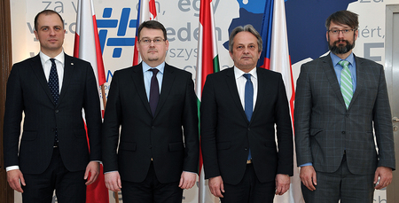 Česká delegace, která jednala v Budapešti