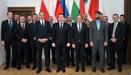 Seniorní skupina V4 jednala v Budapešti o bezpečnostní a obranné politice EU