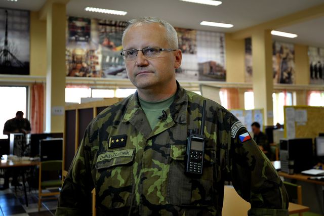 Velitel JLSG plukovník Daniel Zlatník.