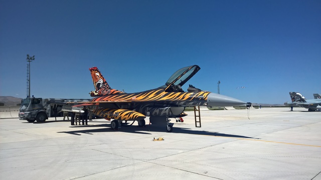 Turecký letoun F-16 v tygří kamufláži