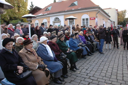 U Písecké brány se sešly desítky lidí