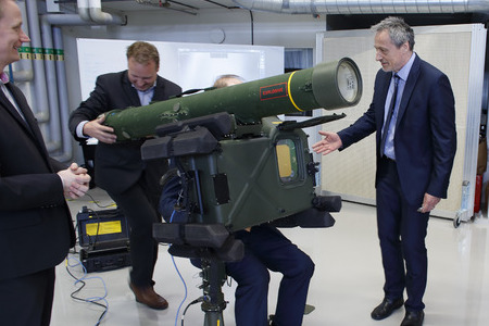 Ministr obrany Martin Stropnický navštívil závod SAAB v Linköpingu