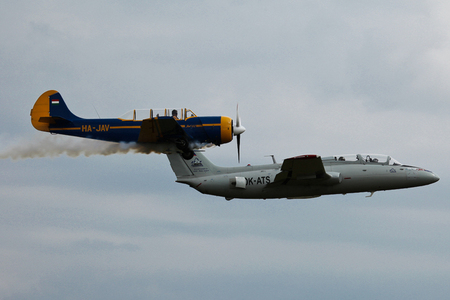 Ukázka letounů L-29 a YAK 52