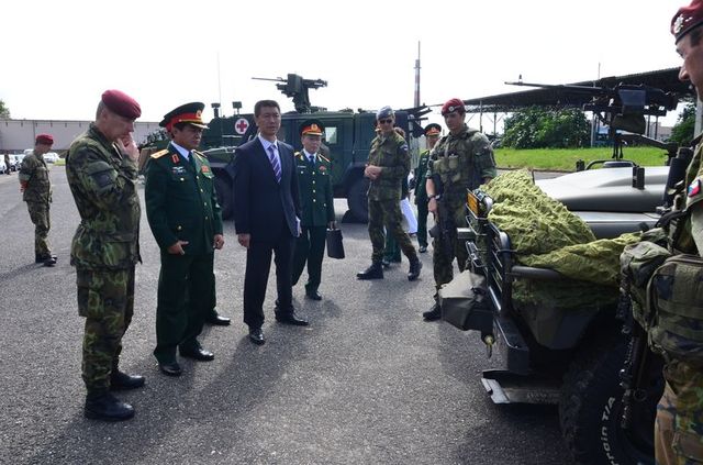 Ukázka LR Kajman od 43. výsadkového praporu