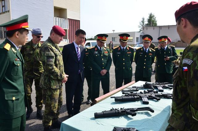 Ukázka ručních zbraní