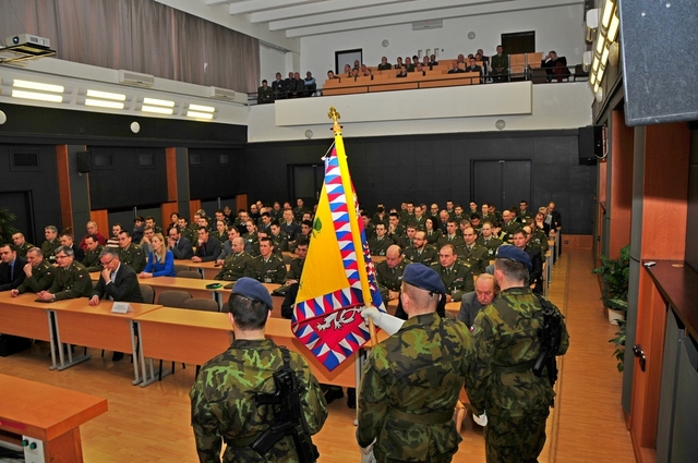 Společně s představiteli Univerzity obrany se shromáždění zúčastnili také velitel KVV v Brně plukovník Luděk Lacina, ředitel Vojenské nemocnice plukovník Antonín Vodák a vedoucí odboru ředitelky kanceláře a bezpečnostní ředitel Krajského úřadu Jihomoravského kraje Martin Koníček.