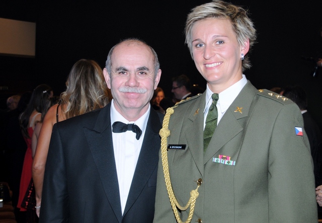 Úspěšným duklákům hned večer gratuloval ředitel ASC Dukla plk. Jaroslav Priščák