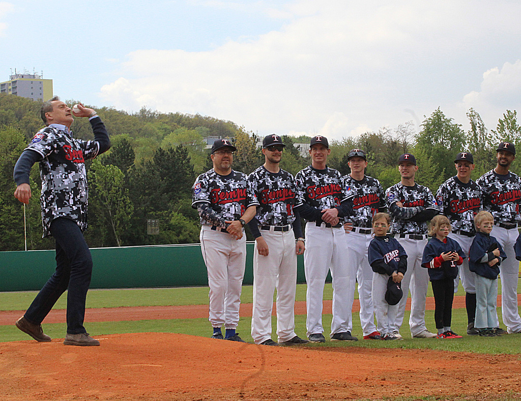 Utkání extraligy bylo právě zahájeno! A