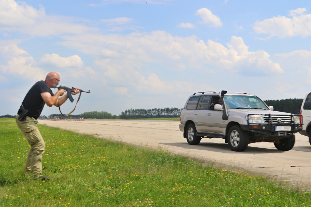 Útok na vůz s chráněnou osobou