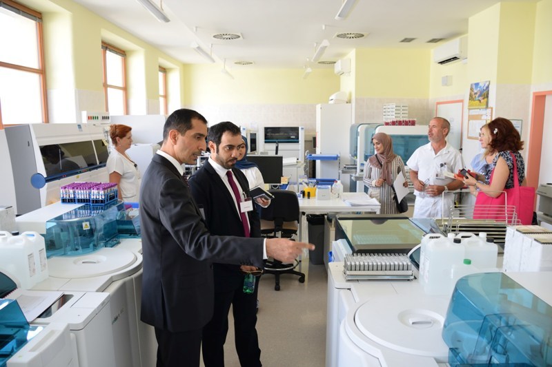 Vojenští zdravotníci ze Spojených arabských emirátů na stáži v Ústřední vojenské nemocnici v Praze