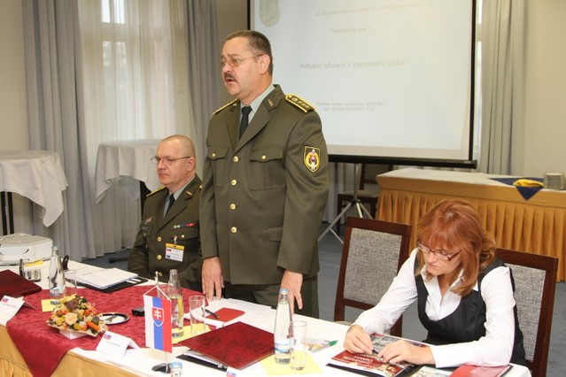 Plukovník Emil Hvásta, vedoucí slovenské delegace