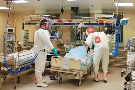 Zdravotníci v Těchoníně cvičili na nebezpečné nemoci, inspirovali se ebolou