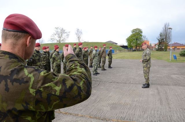 Velitel 4. brigády rychlého nasazení plukovník Roman Náhončík zahajuje soutěž