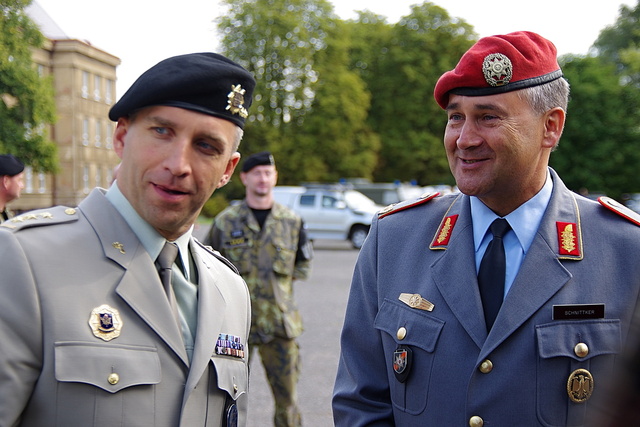 Velitel VP plukovník Pavel Kříž se svým německým protějškem