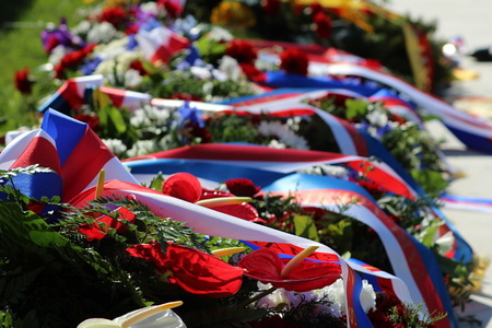 Pietní akt k uctění památky obětí protinacistického odboje na Kobyliské střelnici