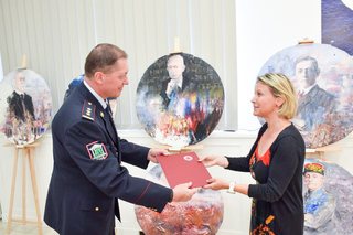 Náměstkyně ředitele ÚVN paní Daniela Kamarádová a ředitel Muzea Policie ČR pan Radek Galaš po podpisu memoranda o spolupráci