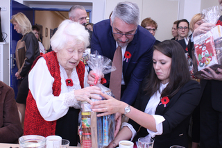 Předvánočního setkání s veterány se společně s ministrem účastnila i jeho náměstkyně Kateřina Blažková