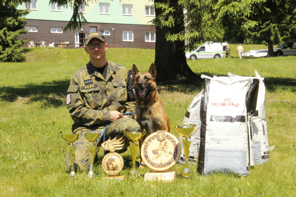 Vítěz rotný Stanislav Doležal s Tomim