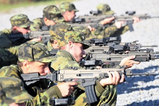 Vítězslav Veselý a Pavel Maslák ve střelbě z pušky BREN