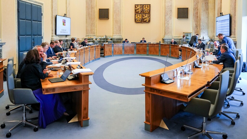 ČR si otevřela dveře k unijní půjčce, financoval by se z ní nákup tanků