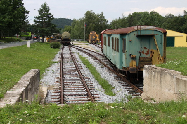 Železniční sekce muzea v Lešanech před příjezdem nových exponátů
