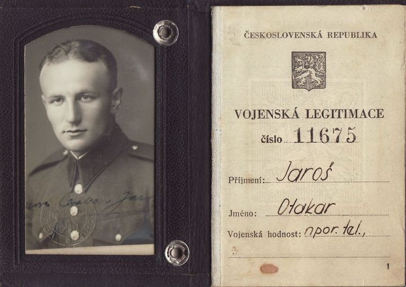 Vojenská legitimace nadporučíka Jaroše