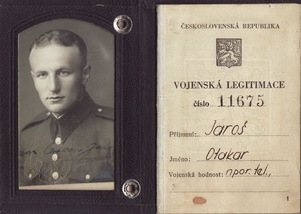 Vojenská legitimace nadporučíka Jaroše