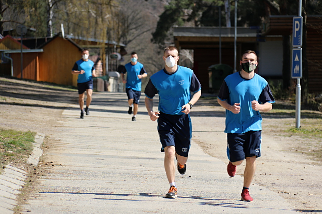 Vojáci si před nasazením zlepšují fyzickou kondici (1)