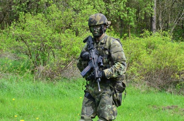 Voják ze 42.mechanizovaného praporu z Tábora