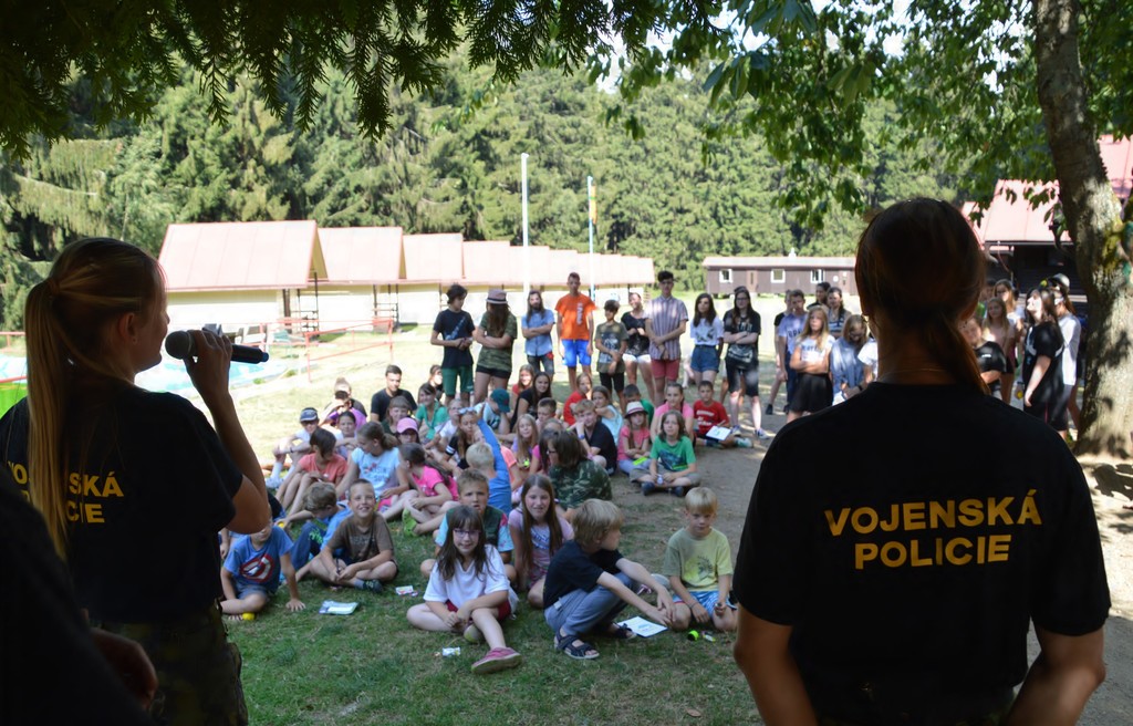 Vojenská policie děti zaujala