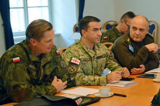 Jednání představitelů Mnohonárodní vojenské policie NATO v Olomouci.