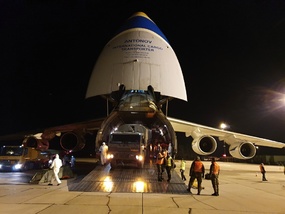 Vojenská Tatra mizí v útrobách Ruslanu